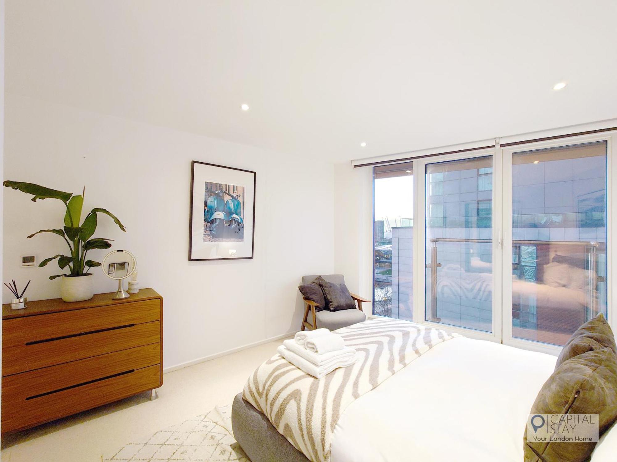 Deluxe Two Bed With River & City View